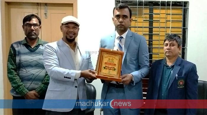 টাইফয়েড টিকাদানে অসামান্য অবদানে গাইবান্ধা পৌরসভাকে সম্মাননা 