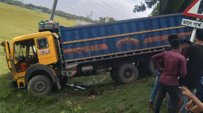 দিনাজপুরে ঘনকুয়াশায় ট্রাকরে ধাক্কায় প্রাণ গেলো মোটারসাইকেল আরোহীর দিনাজপুরে ঘনকুয়াশায় ট্রাকরে ধাক্কায় প্রাণ গেলো মোটারসাইকেল আরোহীর
