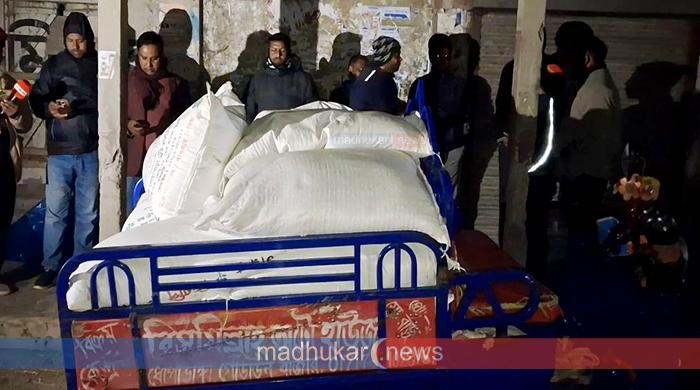 গাইবান্ধায় পাচারকালে ২০ বস্তা সার জব্দ