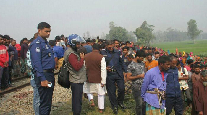 লক্ষ্মীপুর উজিরধরনী রেললাইনের পাশ থেকে যুবকের গলাকাটা লাশ উদ্ধার