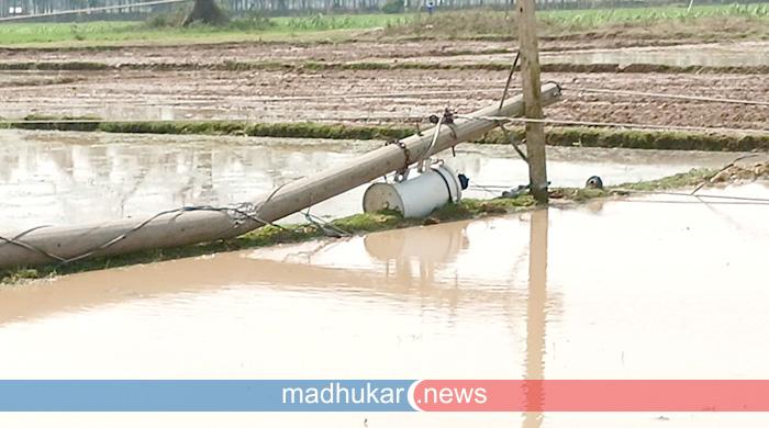 গোবিন্দগঞ্জে ঝড়ে বিদ্যুতের খুঁটি ভেঙে যাওয়ায় ৯ ইউনিয়নে বিদ্যুৎ সরবরাহ বন্ধ