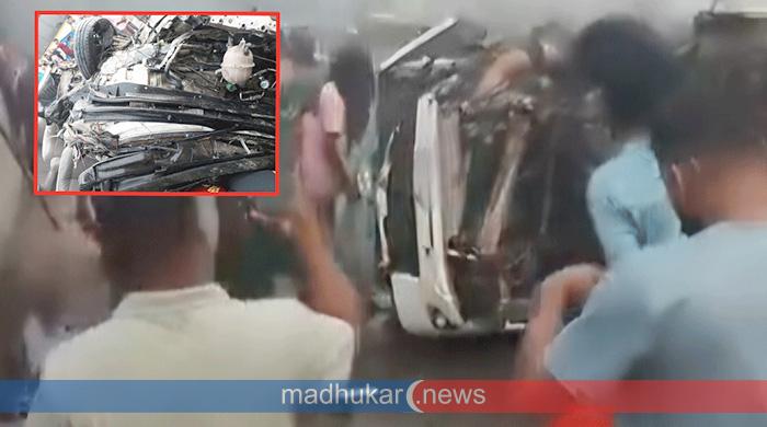 বগুড়ায় মাইক্রো বাস নিয়ন্ত্রণ হারিয়ে আইল্যান্ডে ধাক্কা, নিহত ৩, আহত ৯