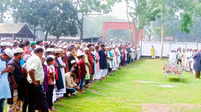 ডোমার পৌরসভার কাউন্সিলর ও সাংবাদিক রুবেল ইসলামের জানাজা ও দাফন সম্পন্ন