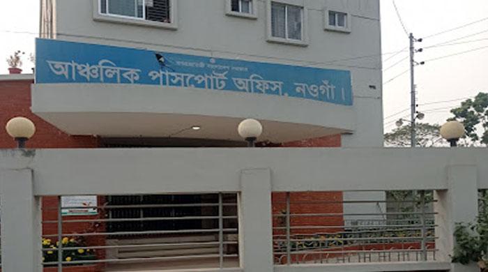 নওগাঁয় গ্রহীতাদের কাছে পাসপোর্ট পৌছে দিতে গ্রহণ করা হয়েছে ব্যতিক্রমী উদ্যোগ 