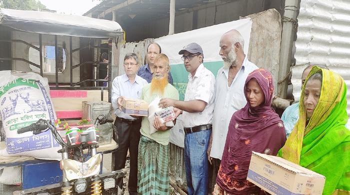 করোনায় ক্ষতিগ্রস্থ পৌরসভার ১৭৬ ক্ষুদ্র ব্যবসায়ীকে পণ্য সহায়তা
