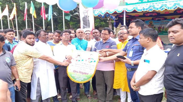 পলাশবাড়ীতে মুজিব জাতীয় গোল্ডকাপ ফুটবল টুনামেন্ট বালিকা (অনুধ-১৭) এর শুভ উদ্বোধন 