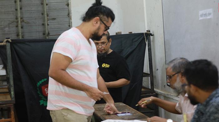 ঢাকা-১৭ উপ-নির্বাচন হিরো আলমেই সেরা, অন্য ৬ প্রার্থীর জামানত বাজেয়াপ্ত