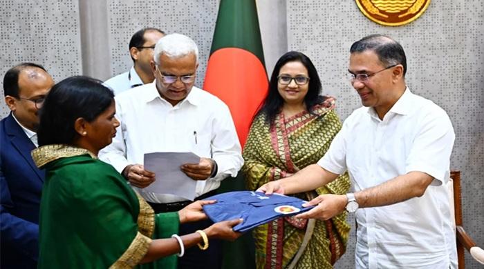 সমাজের সবাই এগিয়ে এলে অনেক বড় সমস্যার সমাধান করা সম্ভব : প্রধানমন্ত্রী