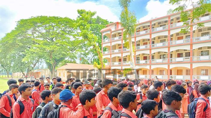 ফুলছড়িতে বিদ্যালয়ের গাছ বিক্রির সিদ্ধান্ত, প্রতিবাদে সোচ্চার এলাকাবাসী