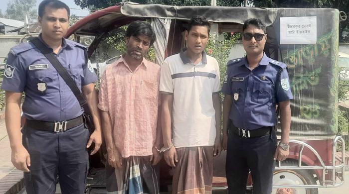 গোবিন্দগঞ্জে ইজিবাইকসহ ২ চোর গ্রেপ্তার 