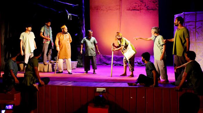 গাইবান্ধায় নাটক ‘ছেঁড়া তার’ মঞ্চায়ন
