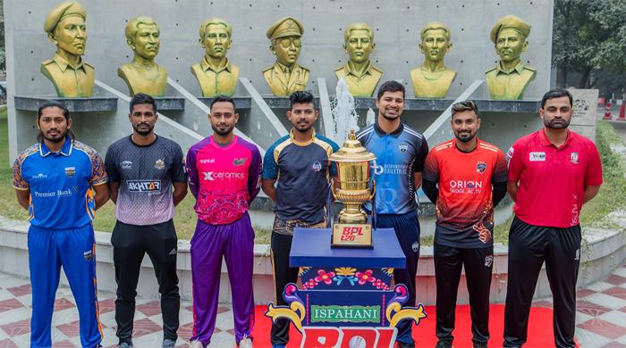 পর্দা উঠলো বিপিএলের, কুমিল্লাকে হারিয়ে ঢাকার শুভ সূচনা