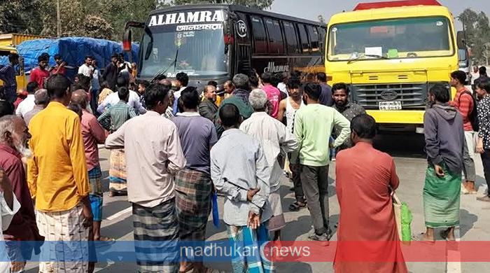গোবিন্দগঞ্জে কোল্ড স্টোরে আলু রাখার কার্ডের দাবিতে কৃষকদের মহাসড়ক অবরোধ