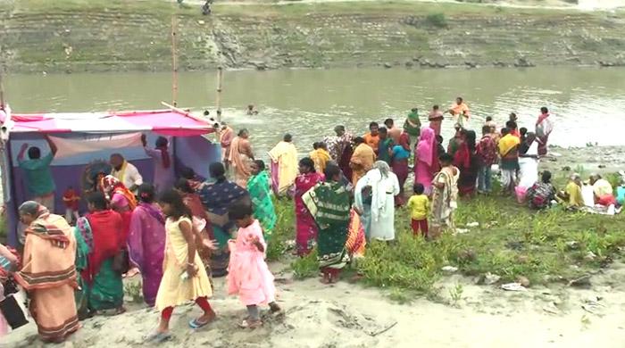 ঘাঘট নদীর পাড়ে ঐতিহ্যবাহী বারুনীর মেলা