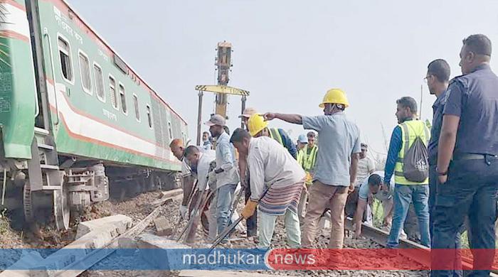 শেষ হয়নি নীলসাগরের বগি উদ্ধার কার্যক্রম, বিকল্প ট্রেনে যাতায়াত