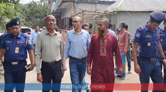 গোবিন্দগঞ্জের শালমারায় আইনমন্ত্রীর আকস্মিক সফর, বন্ধুর বাড়িতে প্রাণবন্ত সময়