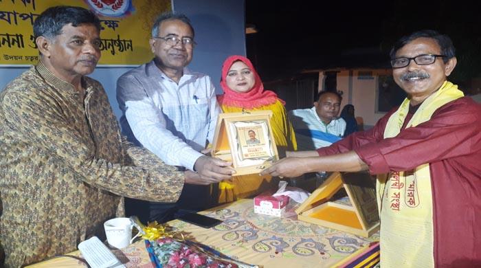 সাংবাদিকতায় অবদানের জন্য ইউএনবির সাংবাদিকসহ ৮ গুনিজনকে সম্মাননা 