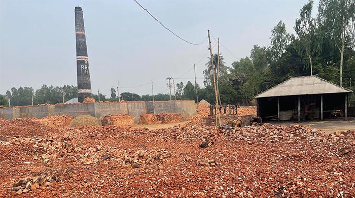 গোবিন্দগঞ্জে ইটভাটায় অভিযান, ৩০ হাজার টাকা জরিমানা