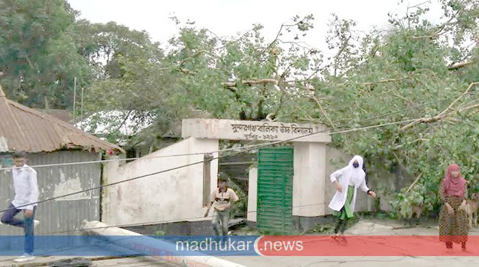 কালবৈশাখী ঝড়ে সুন্দরগঞ্জ পৌরসভাসহ ছয় ইউনিয়ন লণ্ডভণ্ড