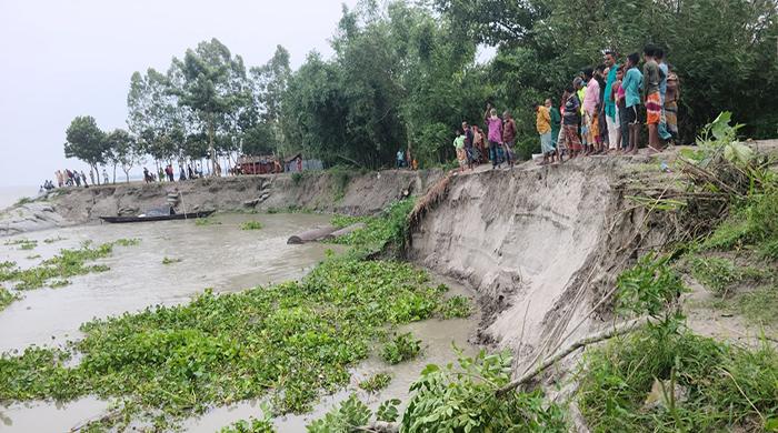 তিস্তার ভাঙনের শব্দে ঘুম নেই চরবাসির 