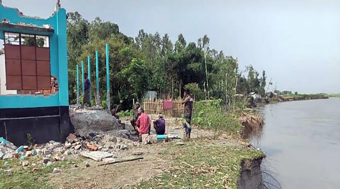 কুড়িগ্রামে ব্রহ্মপুত্রের ভাঙনে ৩০ পরিবার গৃহহীন