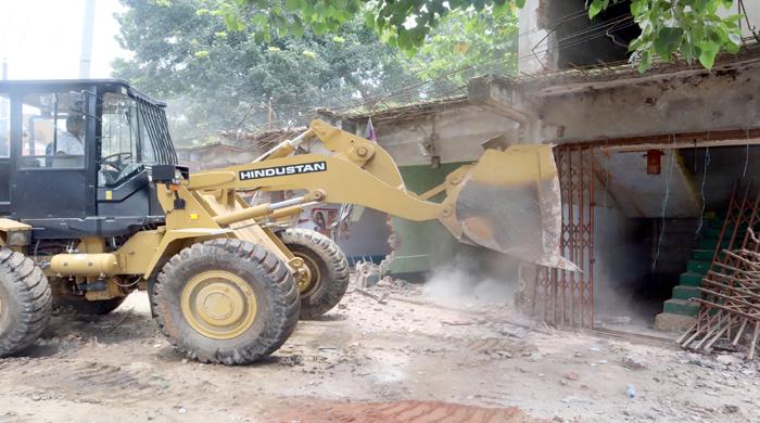 দিনাজপুরের ফুলবাড়ীতে অবৈধ শতাধিক স্থাপনা উচ্ছেদ