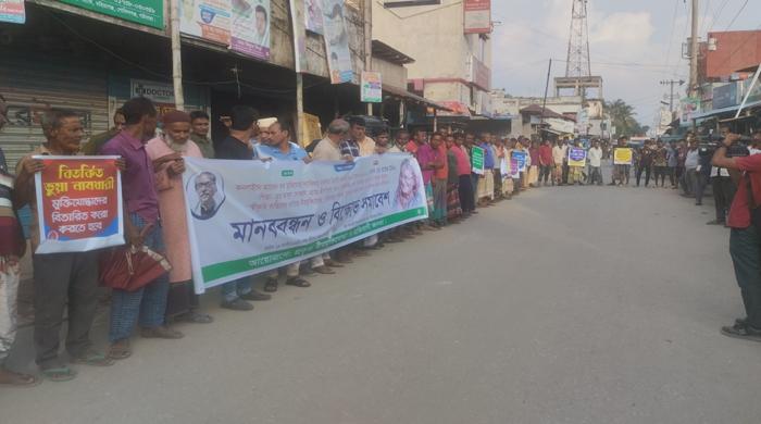 গোবিন্দগঞ্জে মুক্তিযোদ্ধার তালিকায় যুদ্ধাপরাধীর নাম, বইছে প্রতিবাদের ঝড়