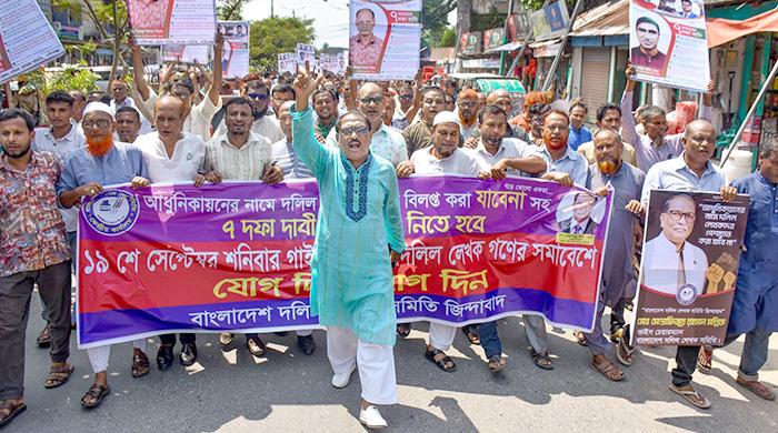 আধুনিকায়নের নামে পেশাচ্যুত না করার ‎দাবিতে বিক্ষোভে উত্তাল দলিল লেখকরা