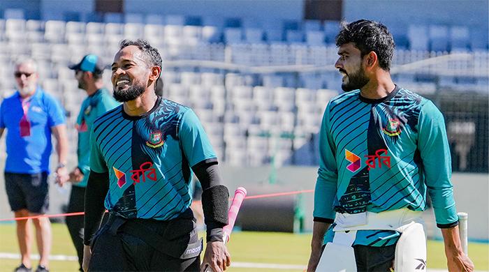 মুশফিকের শততম টেস্টে আয়ারল্যান্ডের বিপক্ষে ব্যাটিংয়ে বাংলাদেশ