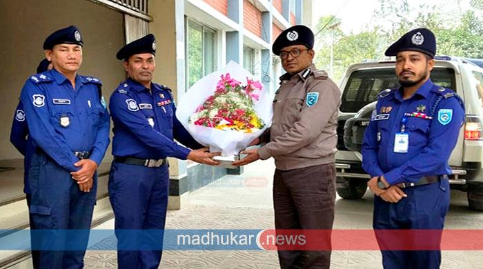 ফুলছড়ির আইনশৃঙ্খলা পরিস্থিতি পর্যবেক্ষণে থানা পরিদর্শন করলেন এডিশনাল ডিআইজি