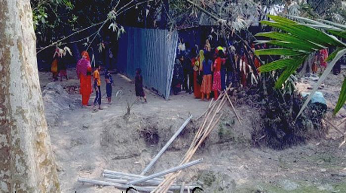 জমিজমা সংক্রান্ত বিরোধ বসতবাড়িতে হামলা ভাংচুর-লুটপাট আহত ২