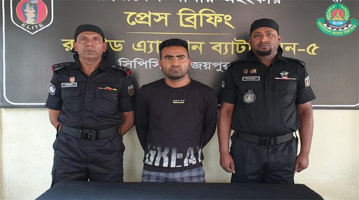  নওগাঁয় ২টি আগ্নেয়াস্ত্র ও গোলাবারুদসহ অস্ত্রবাজ রানা আটক
