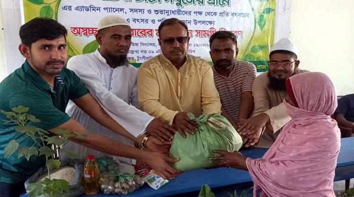 নওগাঁয় অস্বচ্ছল পরিবারের মাঝে খাদ্য সামগ্রী বিতরণ