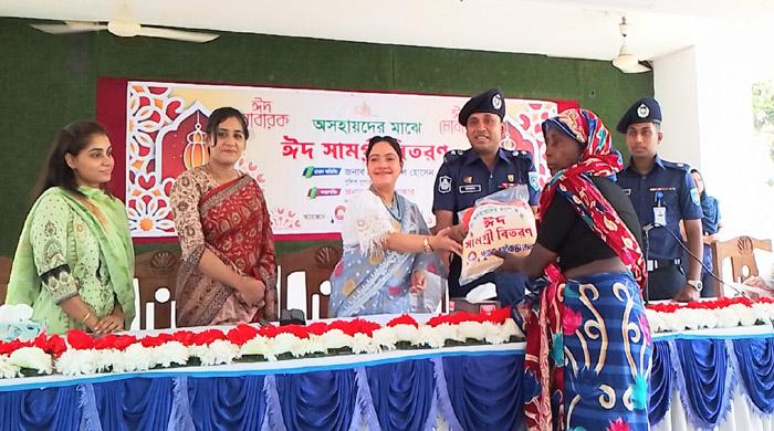 গাইবান্ধা পুলিশ নারী কল্যান সমিতির ঈদ সামগ্রী বিতরণ