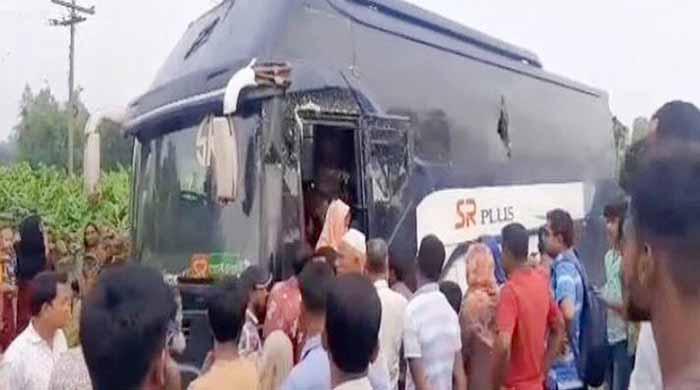 পলাশবাড়ীতে প্রাণে বাঁচলেন অর্ধশত যাত্রী