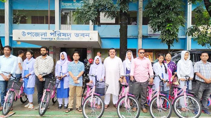 সৈয়দপুরে ৪০ শিক্ষার্থীকে সাইকেল দিলো নারী উন্নয়ন ফোরাম