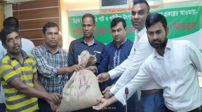 সুন্দরগঞ্জে পাট বীজ বিতরণ