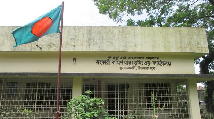 ফুলবাড়ীতে ভূমি কমিশনারের ফোন নম্বর ক্লোন করে চাঁদা দাবি