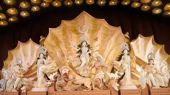 মহানবমীতে চলছে দেবীর আরাধনা, মণ্ডপে মণ্ডপে বিদায়ের আবহ মহানবমীতে চলছে দেবীর আরাধনা, মণ্ডপে মণ্ডপে বিদায়ের আবহ