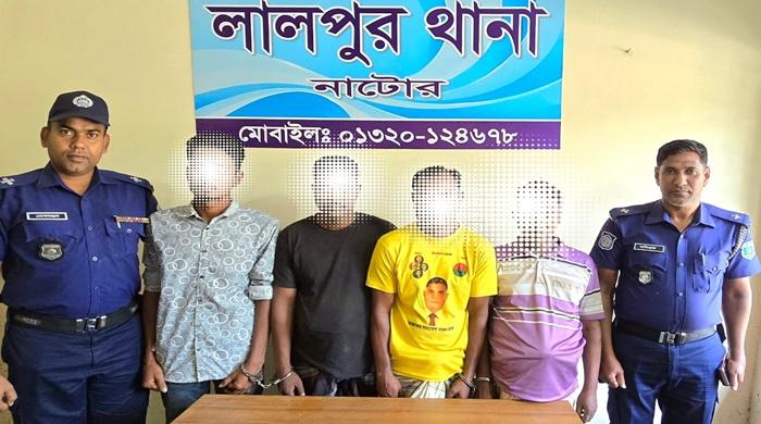নাটোরে অটোভ্যান চোর চক্রের ৪ সদস্য গ্রেফতার, উদ্ধার ৩৭ হাজার টাকা​