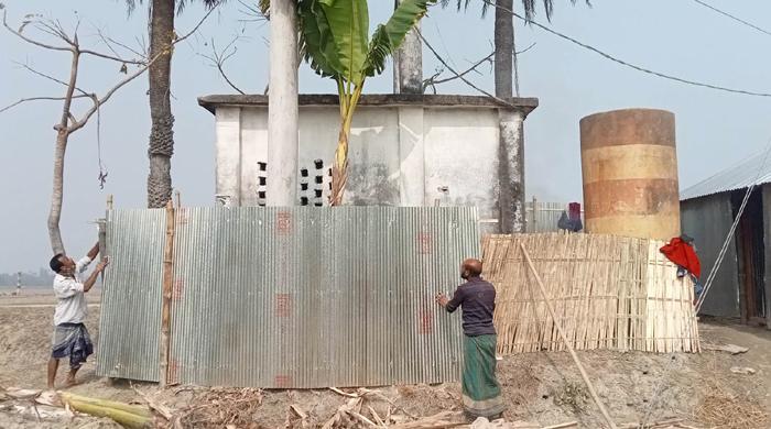 গভীর নলকূপে বেড়া দিয়ে সেচ বন্ধ বোরো আবাদে অনিশ্চিত