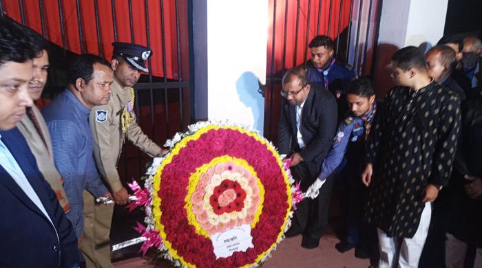 দিনাজপুরে মহান শহীদ দিবস ও আন্তর্জাতিক মাতৃভাষা দিবসের প্রথম প্রহরে শহীদ মিনারে শ্রদ্ধার্ঘ্য অর্পন