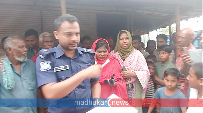 দারিয়াপুরে ইজিবাইক ছিনতাই চেষ্টার অভিযোগে এক নারী আটক