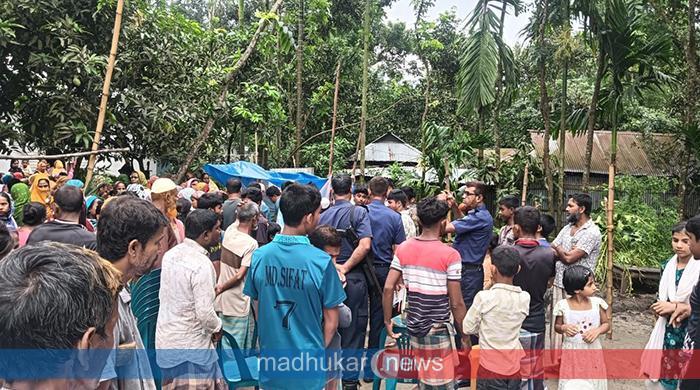 মাটি কাটা গর্তে জমে থাকা পানিতে ডুবে শিশুর মৃত্যু