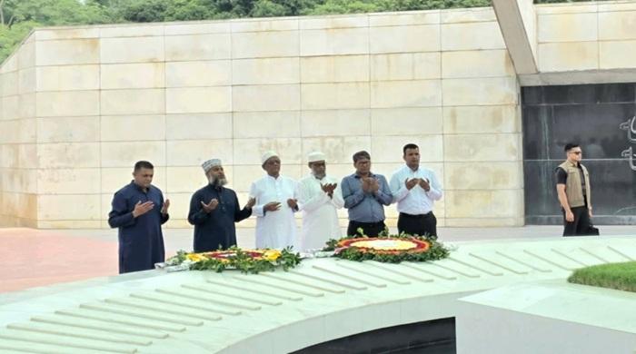জিয়াউর রহমান ও খালেদা জিয়ার সমাধিতে রাষ্ট্রপতির শ্রদ্ধা