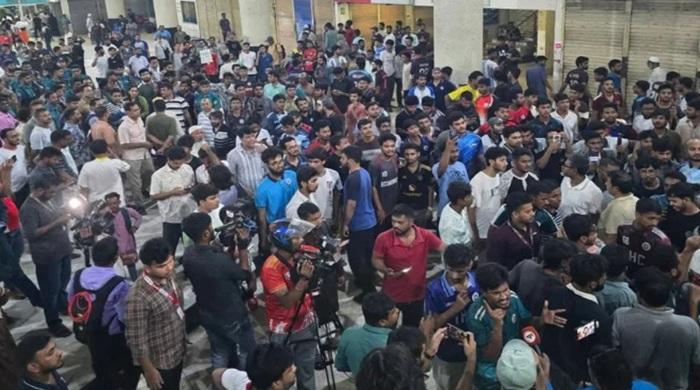 রাজশাহীতে ছাত্রকে পেটানোর পর রেলস্টেশন ভাঙচুর