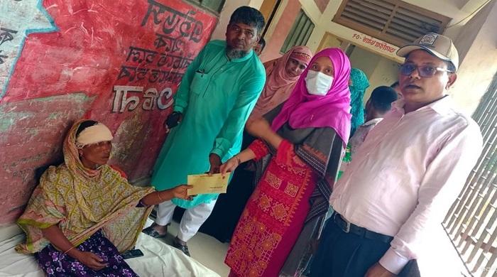 সুন্দরগঞ্জে শিয়ালের কামড়ে আক্রান্ত ৯ জনকে আর্থিক সহায়তা প্রদান