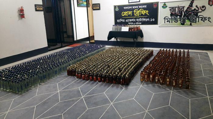 গাইবান্ধায় ১৬৯২ বোতল বিদেশি মদ উদ্ধার গাইবান্ধায় ১৬৯২ বোতল বিদেশি মদ উদ্ধার