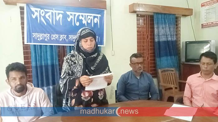 সাদুল্লাপুরে স্কুল শিক্ষিকার বাড়িতে হামলা, ভাঙচুর ও লুটপাটের অভিযোগ