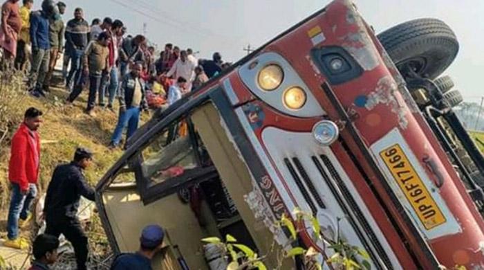 ভারত সীমান্তের কাছে নেপালে ৬৫ যাত্রী নিয়ে বাস উল্টে গেলো 
